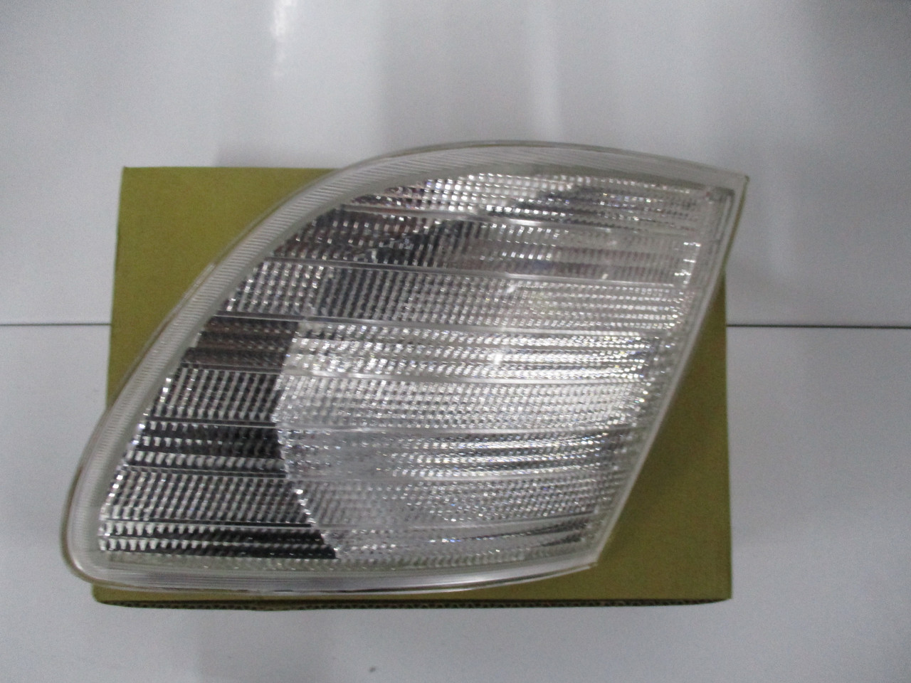 Покажчик повороту лівий білий DEPO 440-1508L-UE-C MERCEDES VITO 98-02