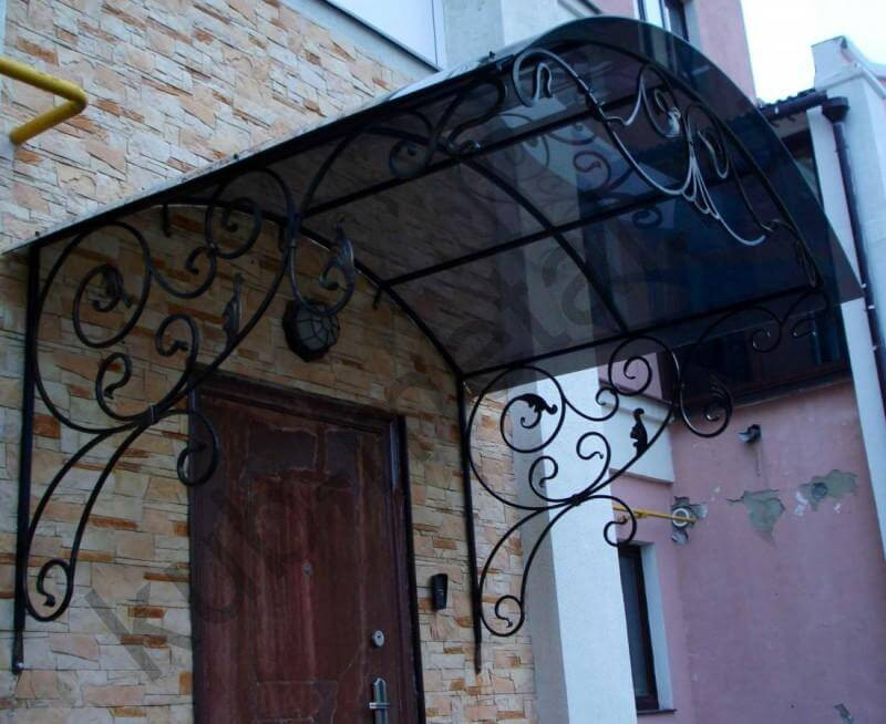 Кований козирок над ґанком