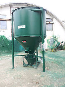 Змішувач кормовий 2200кг.