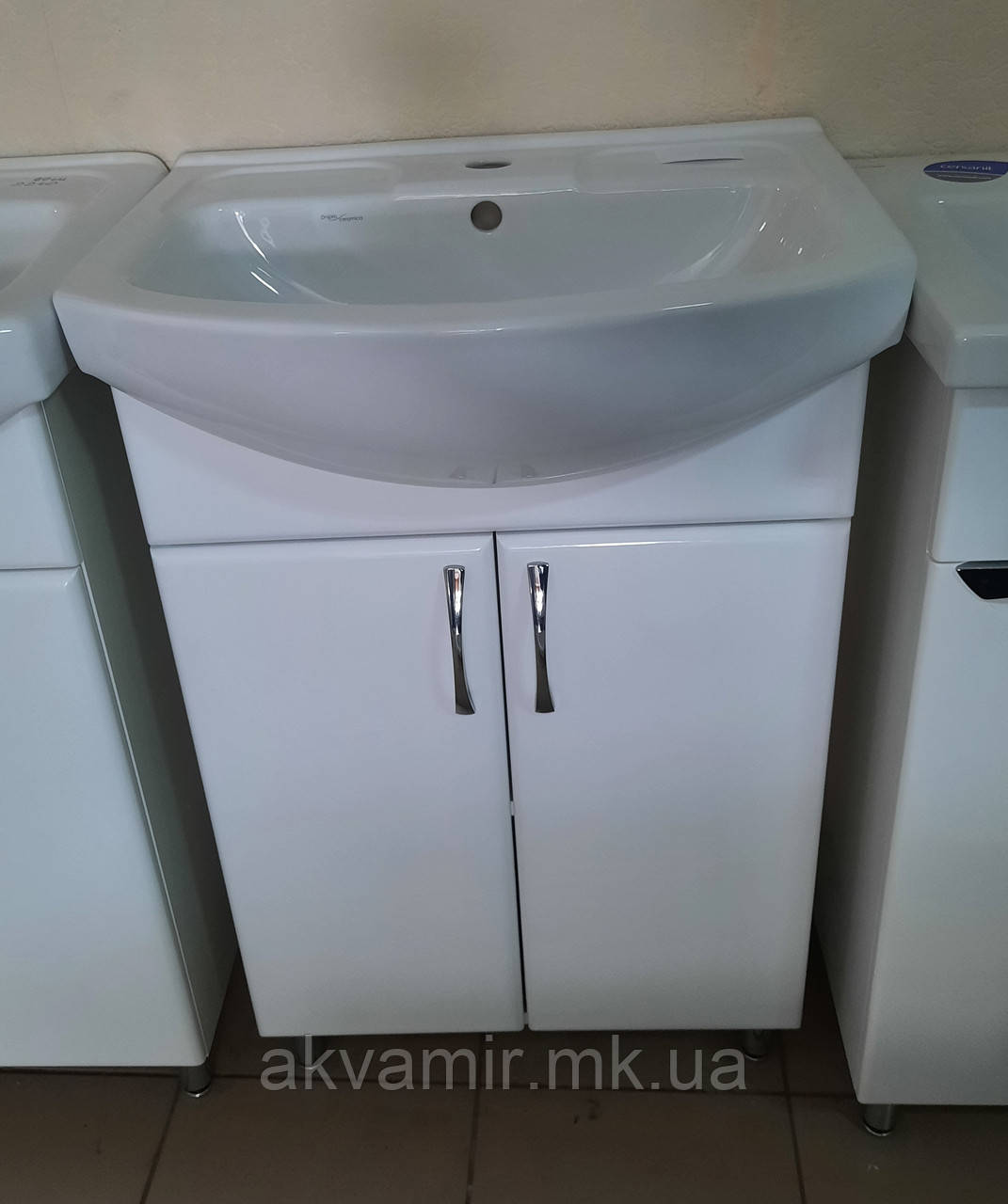 Тумба Ніколь S-серія з умивальником "Изео 55"