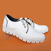Белые женские туфли на шнуровке. 40 (25,5 см)