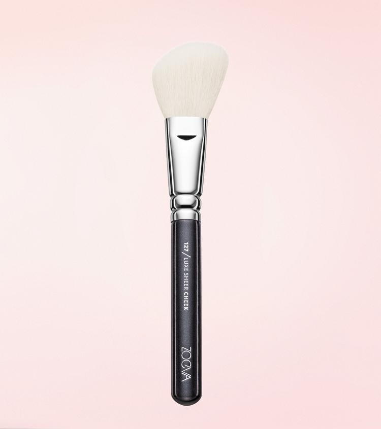 Кисть Zoeva 127 Sheer Luxe Cheek - для рум'ян