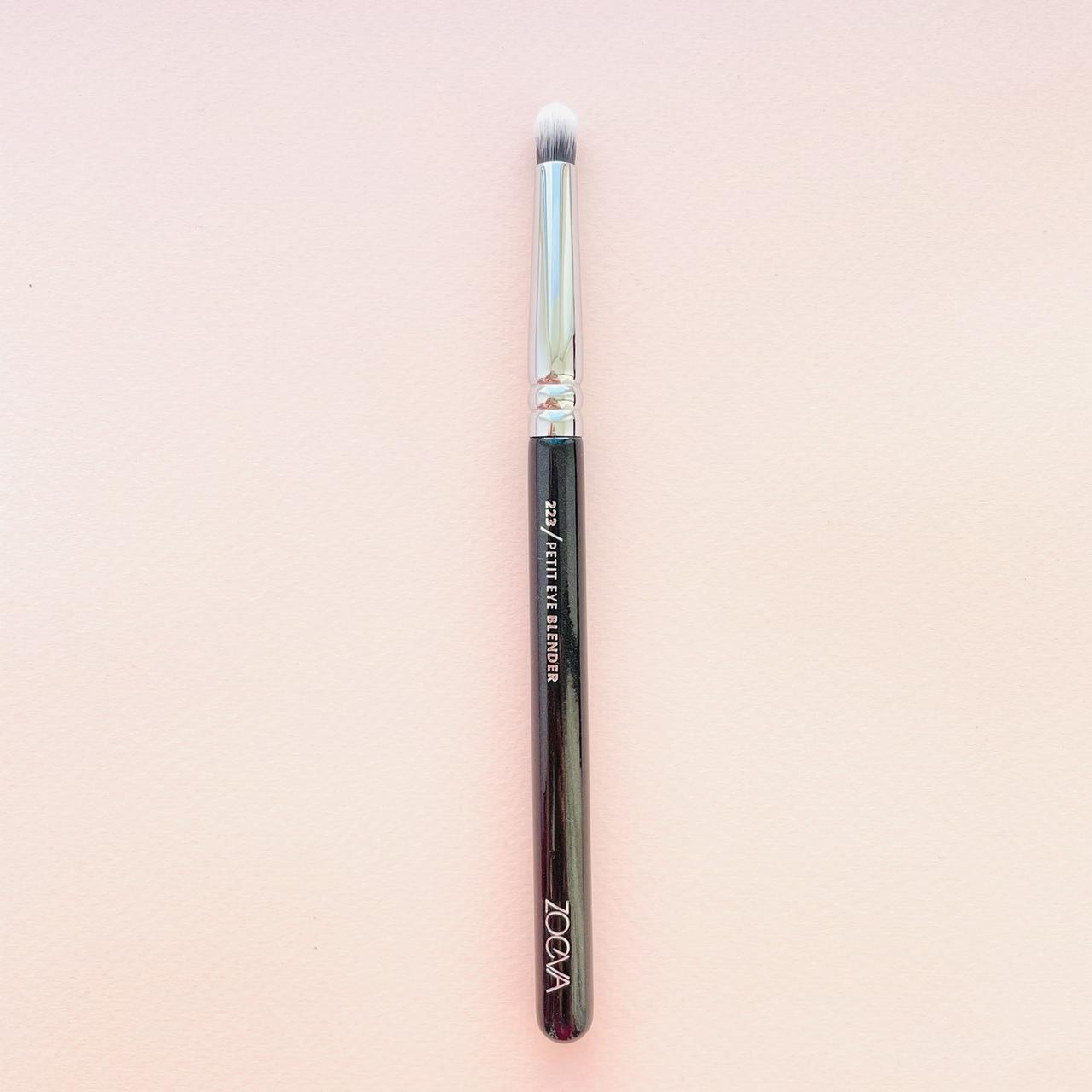 Кисть Zoeva 223 Petit Eye Blender - для точного нанесення тіней растушовки, фото 1