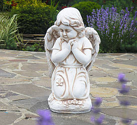 Садова паркова фігура Ангел, що змійається на колінах 33x32x54.5 см Крем