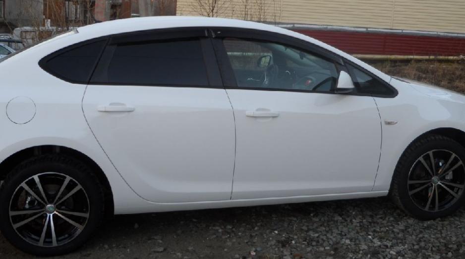Вітровики Opel Astra J Sd 2012 Cobra Tuning