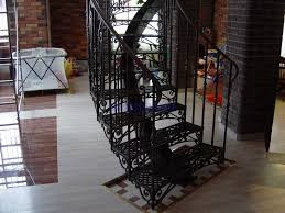 Драбини з кванними балясинами