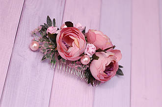 Гребінь шпилька / прикраса для волосся в зачіску з квітами намистинами / с півоніями пудровий 390