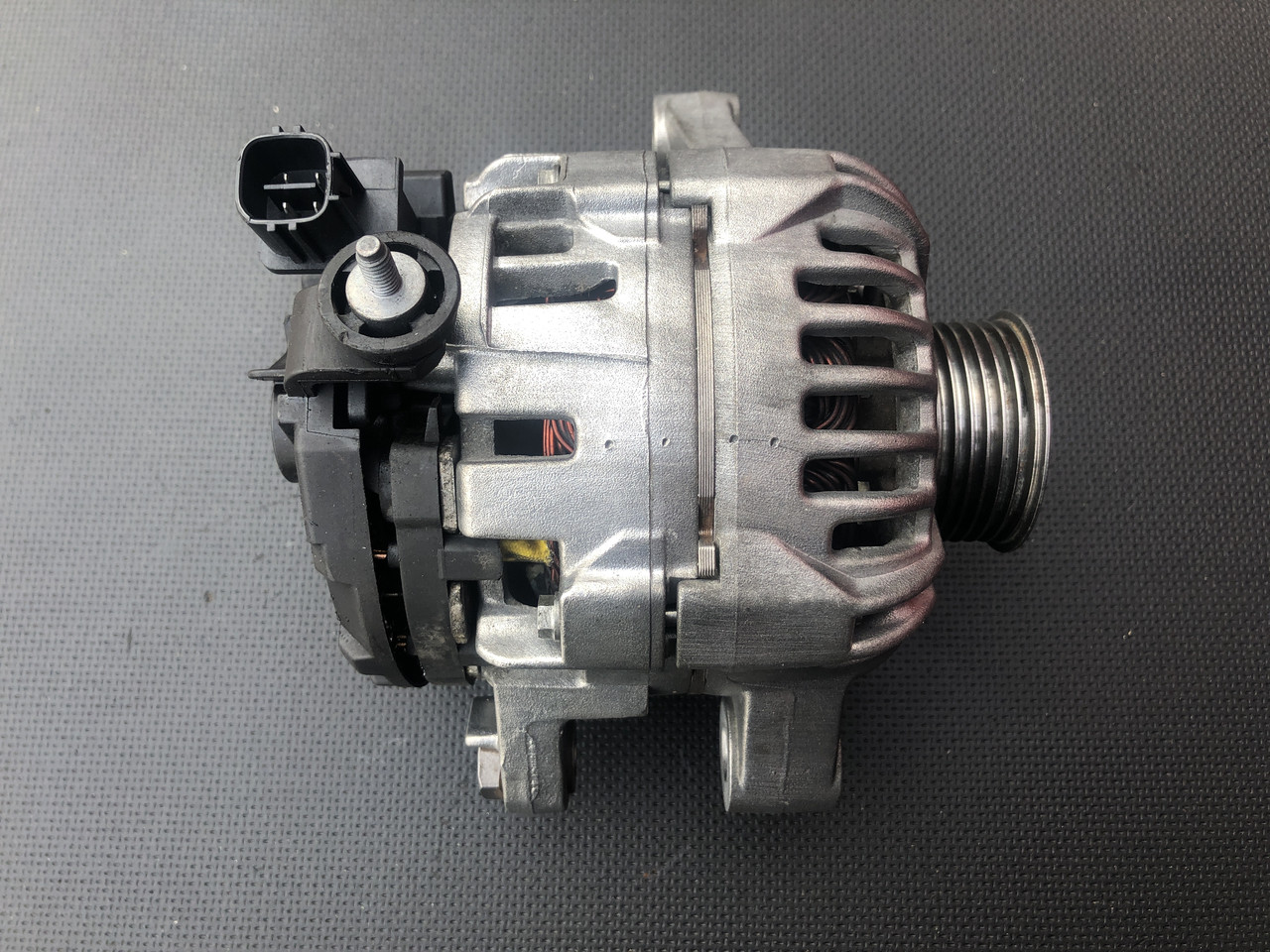 Генератор Toyota Auris Yaris 1.3 VVT-i