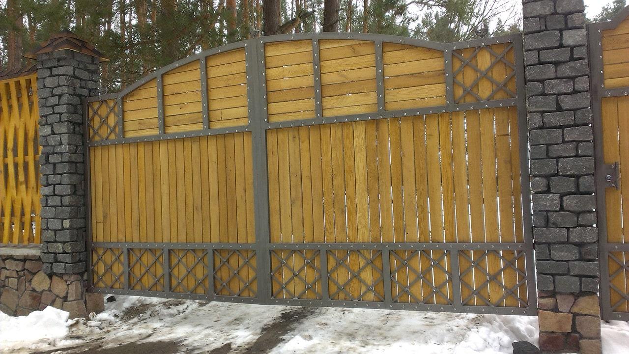 ᐉ Ворота из дерева для дачи под ключ в Киеве: цена, фото | Арт Бастион