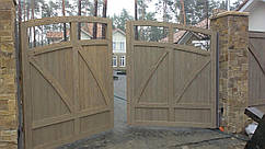Дерев'яні розпашні ворота з хвірткою
