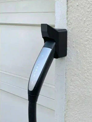 Кріплення для заряджання Tesla, Тримач для заряджання Tesla