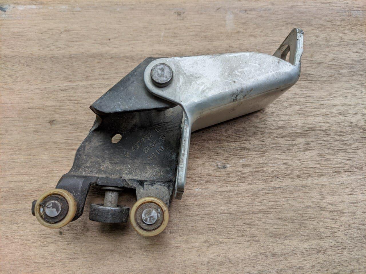 Ролик розсувних лівих дверей (середній) Renault Kangoo 2, 2008-2020, 8200497757 (Б/У)