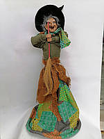Баба Яга декоративная Ведьма с метлой и в шляпе Кукла Оберег Статуэтка на батарейках Глаза светятся и шумит