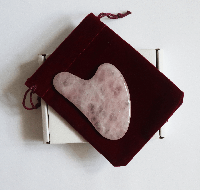 Лифтинг скребок Гуаша Розовый Кварц "Сердце"