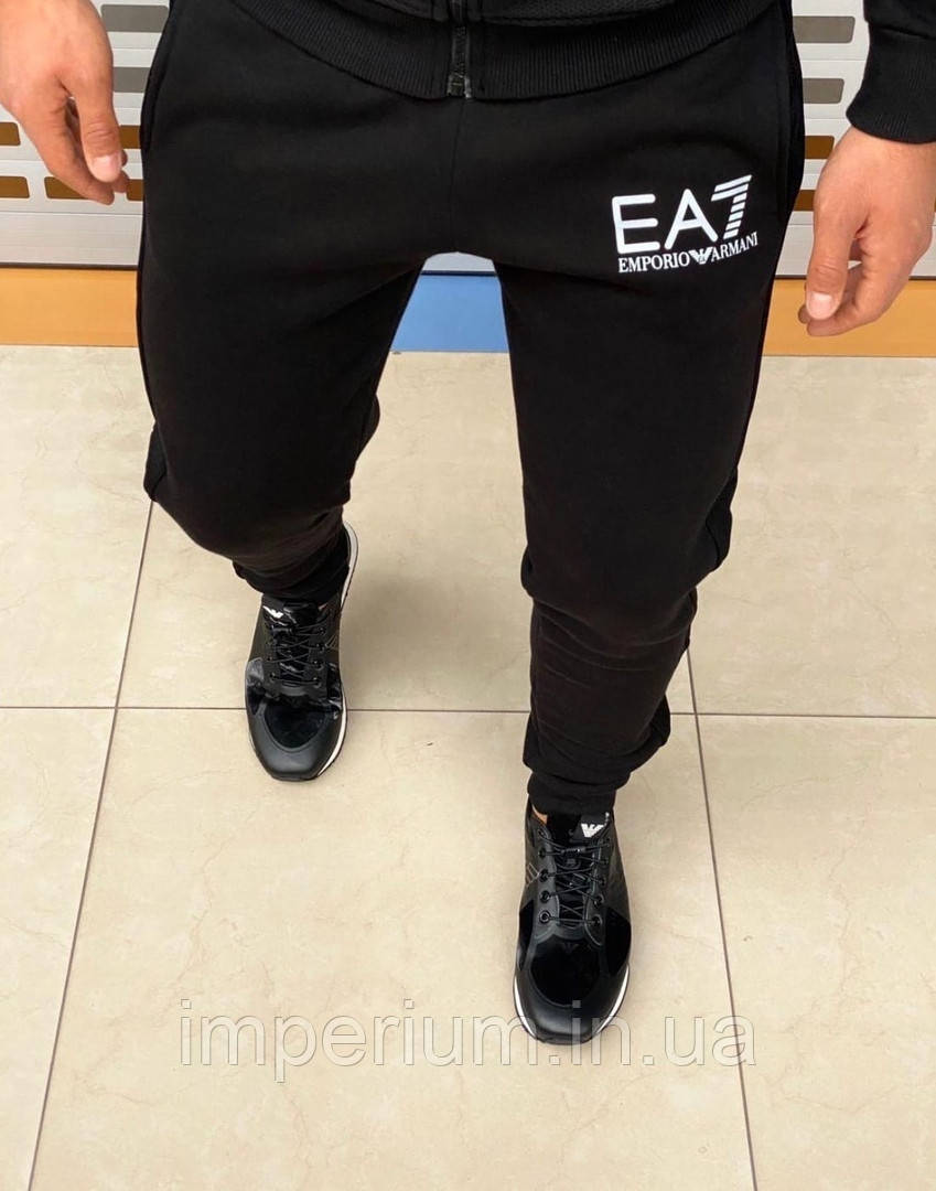 Трикотажні чорні штани з білим принтом Emporio Armani ea7