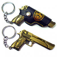 Сувенирный брелок для ключей Пистолет в кобуре