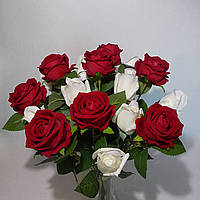 Великий букет троянд 17 шт. Червоні та білі троянди, силікон/ латекс/велюр, Як справжні. 47 см.