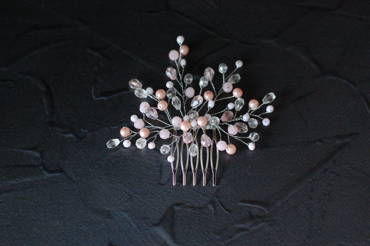 Гребінь для волосся з кристалами та перлинними намистинами рожево-прозорий 230 Об, фото 1