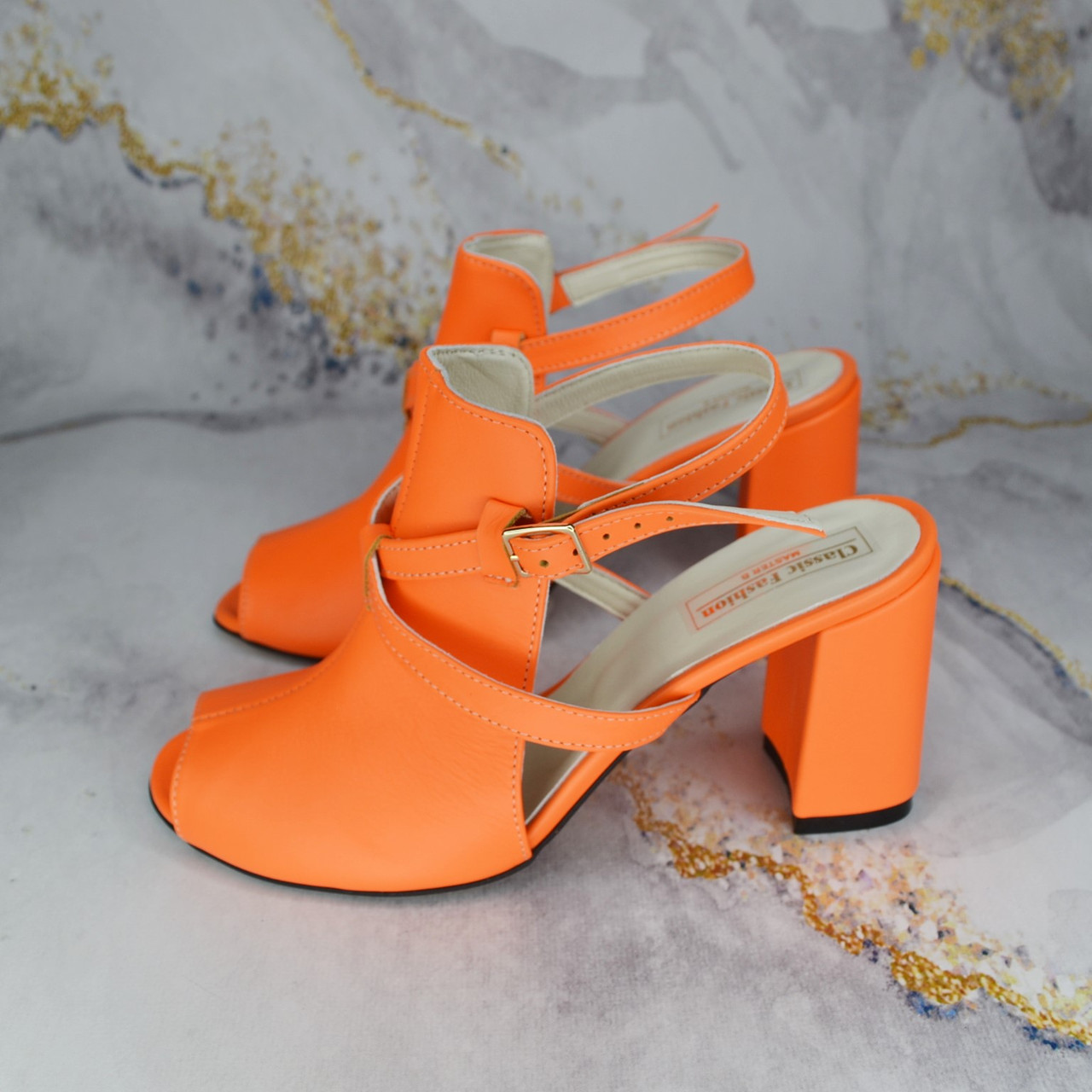 Босоніжки на широкому каблуці, фото 1