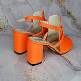 Босоніжки на широкому каблуці, фото 3