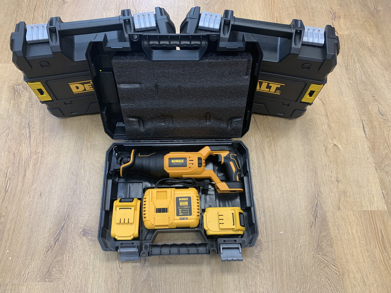 Сабельная пила аккумуляторная DeWALT DCS388T2 ! 24 В - Кейс - 2 аккумулятора в комплекте - фото 1 - id-p1414714689