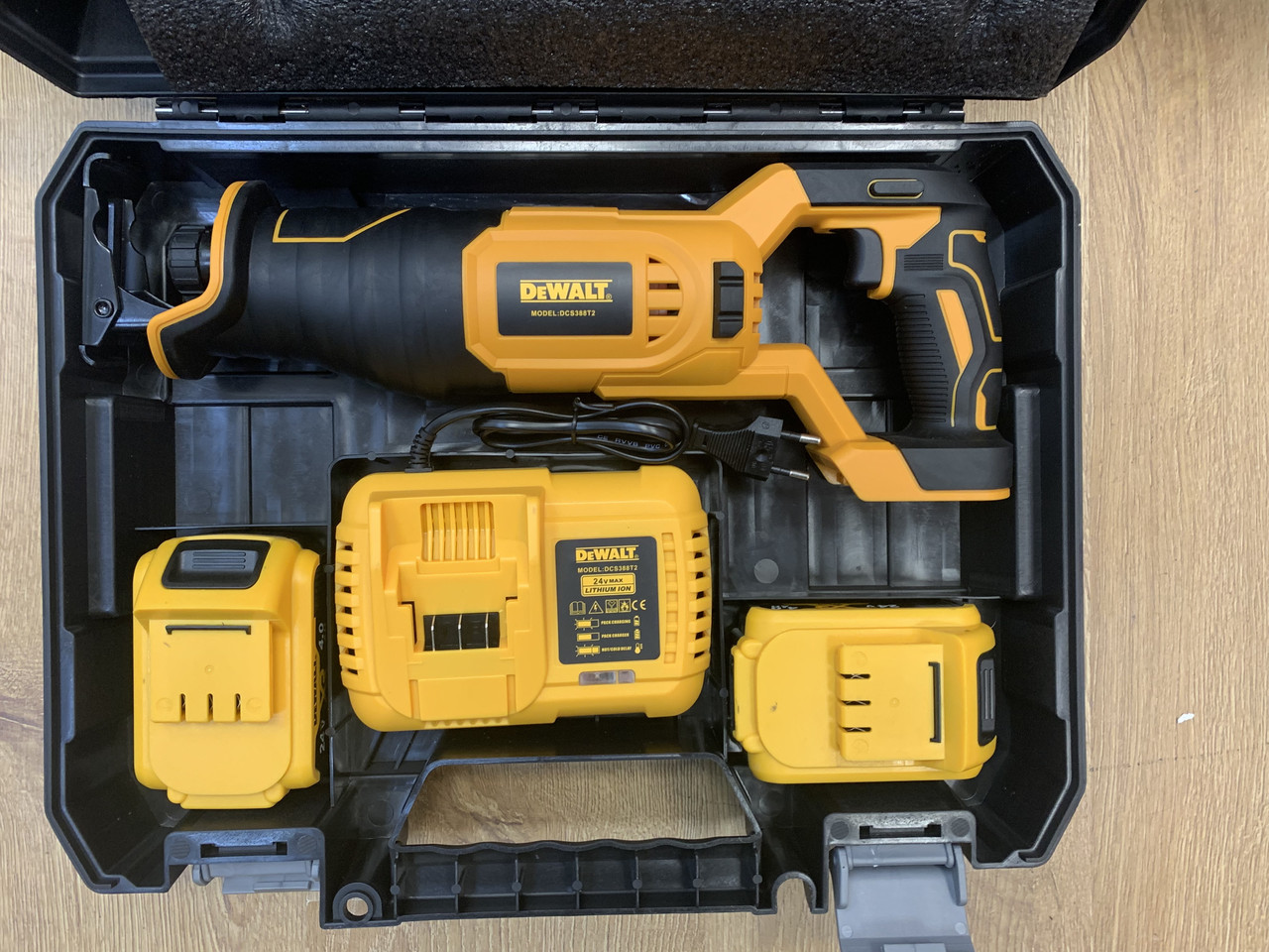 Сабельная пила аккумуляторная DeWALT DCS388T2 ! 24 В - Кейс - 2 аккумулятора в комплекте - фото 2 - id-p1414714689