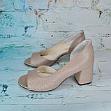 Шкіряні відкриті туфлі на широкому каблуці, фото 5