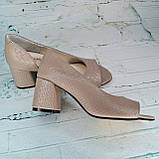 Шкіряні відкриті туфлі на широкому каблуці, фото 3