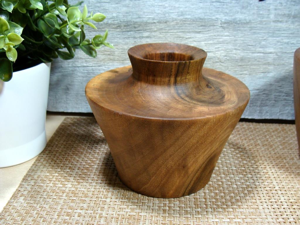 Інтер'єрна ваза ручної роботи (горіх)