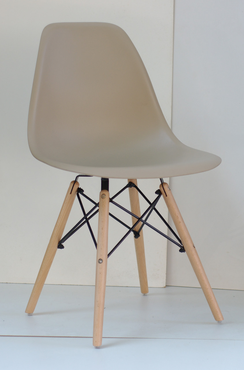 Стілець із пластику Nik NEW (Нік Н) EAMES CHAIR бежевий 06 на дерев'яних ніжках