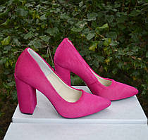 Шкіряні туфлі на високих підборах