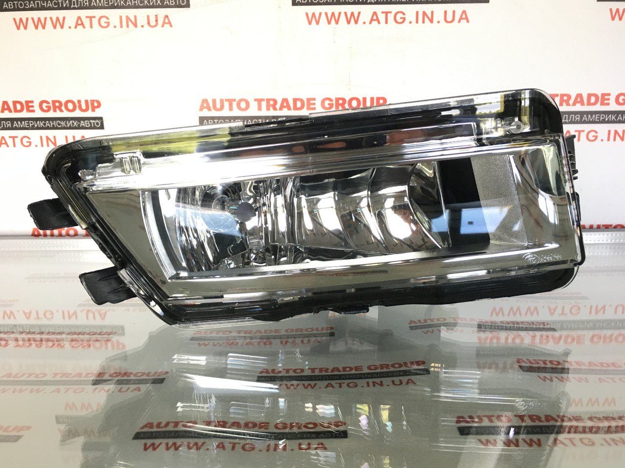 Фара ВТФ галоген дефект VW Passat 12-15 права неоригінал 561-941-700-B