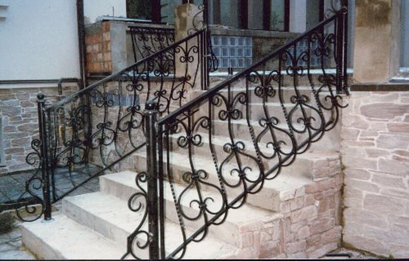 Поручні для крильця з металу