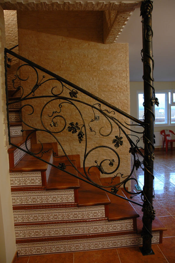 Дерев'яні сходи з кванними бирками