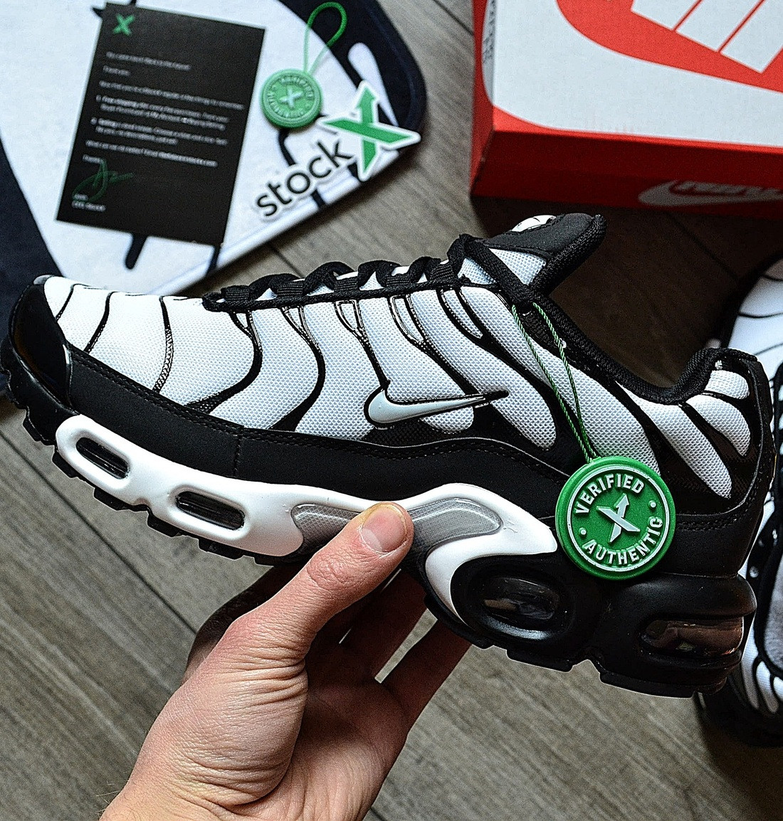 Чоловічі кросівки Nike Air Max Tn plus літні весна-осінь білі з чорним. Живе фото. Чоловічі Nike, фото 1
