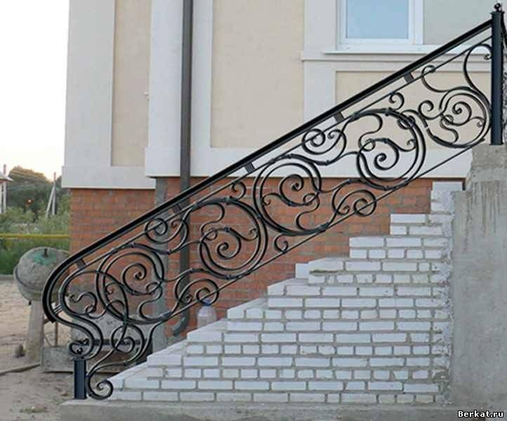 Металеві огорожі поручнів