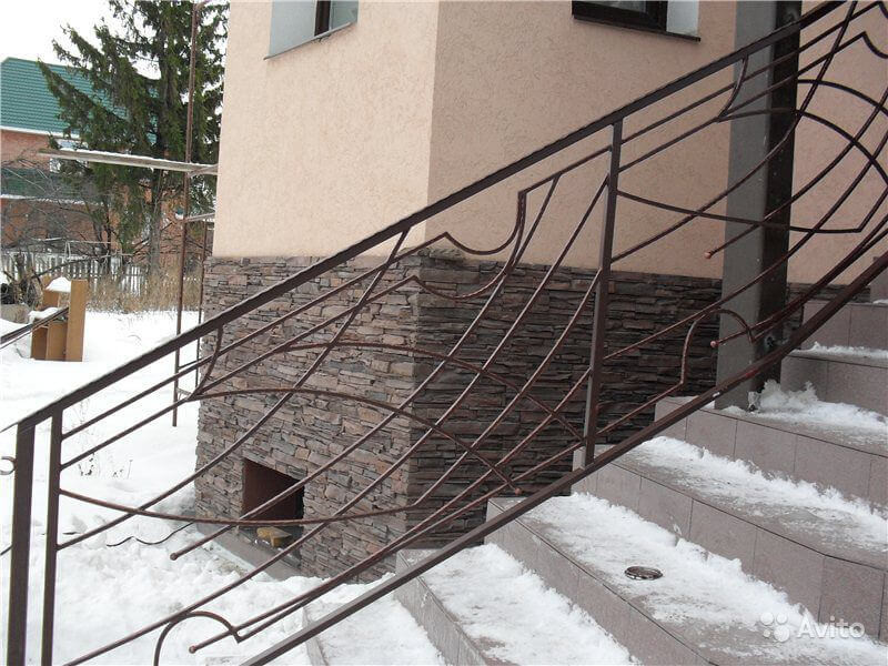 Поручні з металу