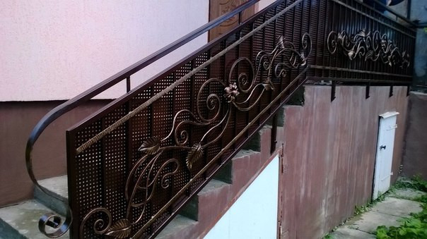Поручні металеві зварні для сходів