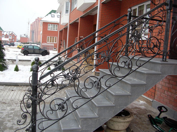 Дерев'яна драбина з кванними бильцями