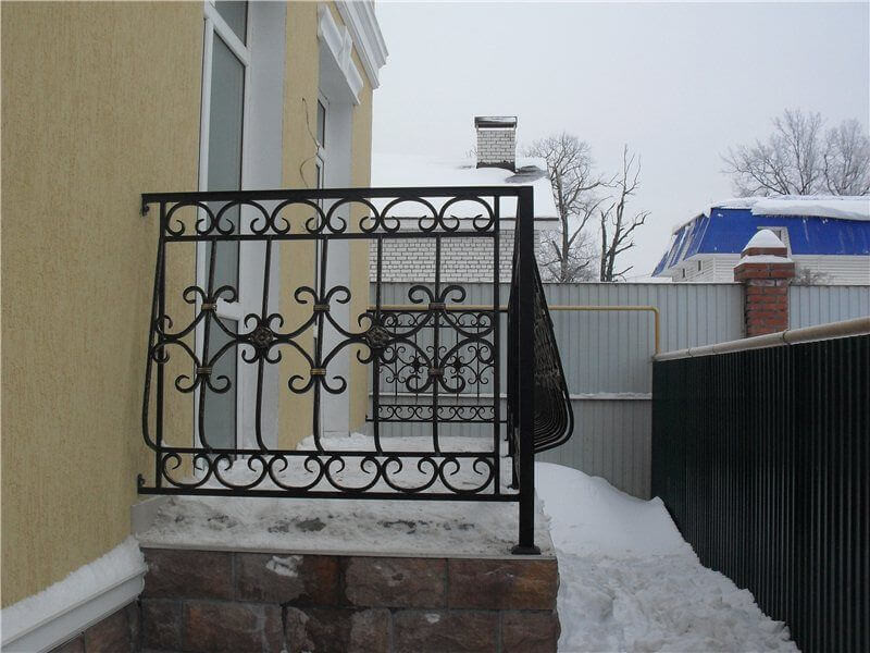 Дерев'яна драбина з кванними бильцями