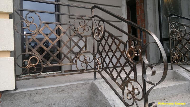 Ковані бильця в будинку