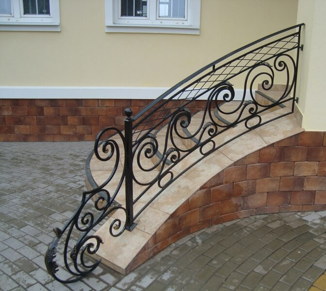 Монтаж металевих поручнів