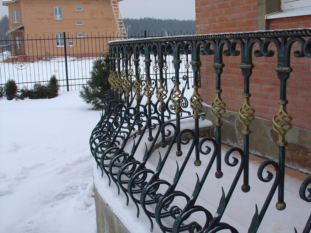 Металеві огорожі та поруччя для сходів