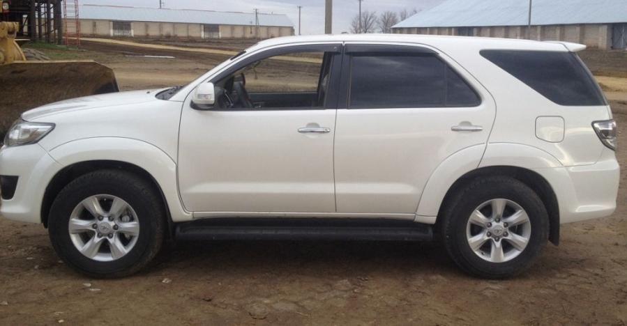 Вітровики Toyota Fortuner 2005 Cobra Tuning