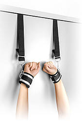 Фиксатор для рук на двери Fetish Tentation Door swing handcuffs 777Store.com.ua