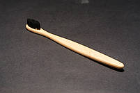 Натуральна бамбукова відбілююча щітка з вугільною щетиною, фото 2