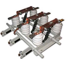 Роз'єднувач внутрішній РВЗ 10/630 (міжфазна відстань 250мм) з заземлюючими ніжками