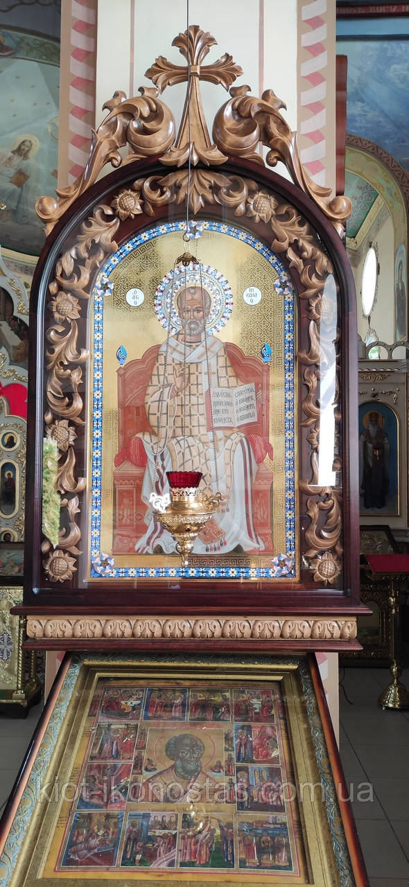 Киот настенный с резьбой