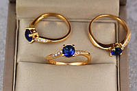 Кольцо Xuping Jewelry тонкое бока изогнуты с синим камнем 6 мм р 19 золотистое