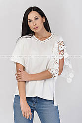 Трикотажна блуза,один рукав натуральне мереживо,колір білий